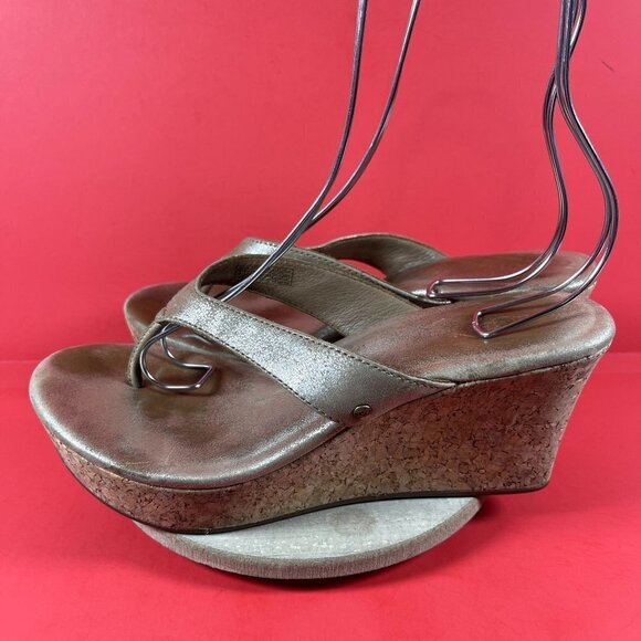 UGG Women's Natassia 1004396 Gold Leather Cork Wedge Heel Flip Flop Sandals Sz 8 - Picture 3 of 9